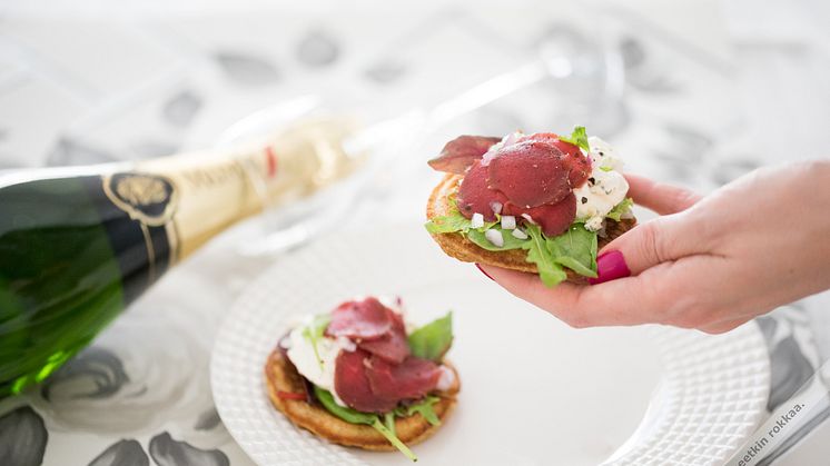 Unohda nakit ja perunasalaatti! – Gourmet-pikaruoka on täydellinen pari uuden vuoden kuohuvalle