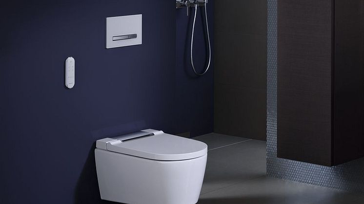 Tidløs, minimalistisk stil – Med sin elegante design passer den nye Geberit AquaClean Sela inn i alle baderomsmiljøer.
