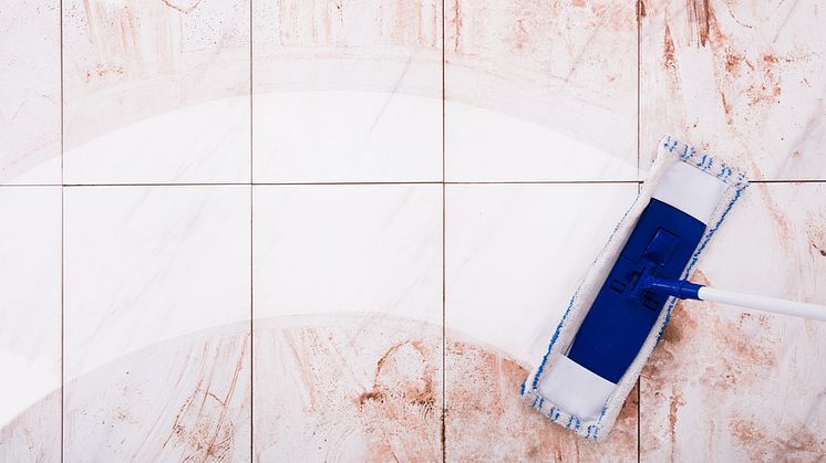 Giv fliserne et rent og nyt look med fliserens
