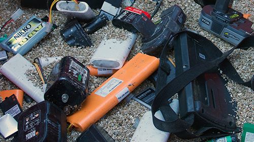 Oklara regler ökar riskerna vid insamling av litiumjonbatterier