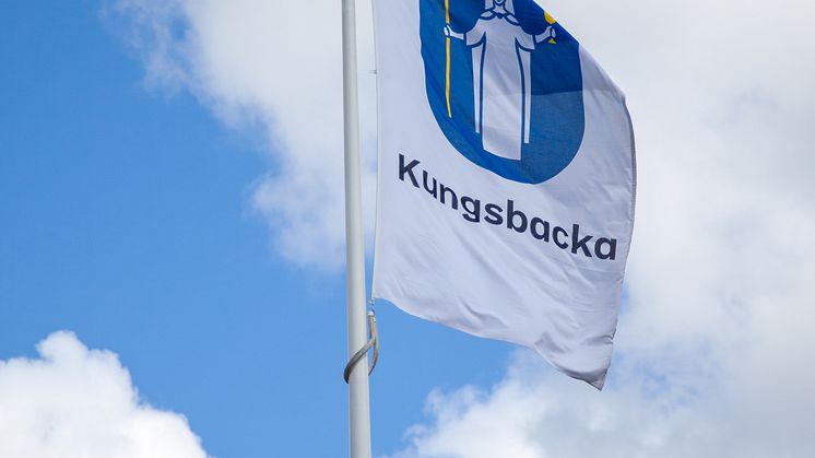 Följ @visitkungsbacka, @kungsbackateater, @askhultsby, @naturumfjarasbracka och @kungsbackakonst i våra sociala kanaler