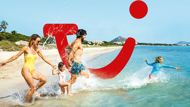 2_TUI_LIVE_HAPPY_Family_water