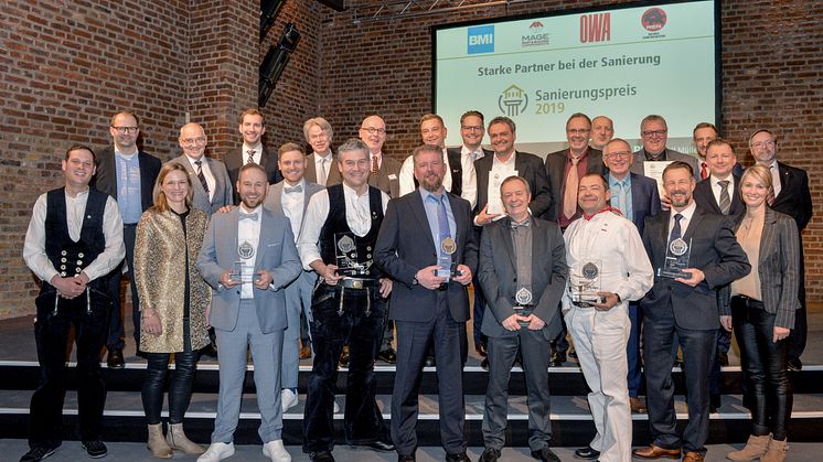 Für herausragende handwerkliche Leistungen ausgezeichnet: Die Gewinner des RM Sanierungspreises 2019 feierten in den Kölner BALLONI Hallen die Würdigung ihres Berufsstandes. Foto: Susanne Kurz.