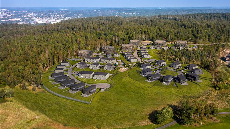Nya villor i Hills Villastad - ombonade, stilfulla hem med noggrann arkitektur och väl inpassade i det natursköna landskapet.