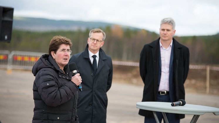 Första spadtaget vid Scandinavian Mountains Airport AB