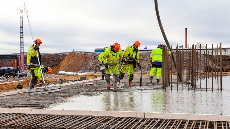 Användning av biobränslen istället för fossila bränslen kan minska utsläppen vid cementtillverkning med upp till 40 procent. Foto: Johnér Bildbyrå AB