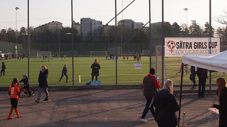 Fullt fokus på damfotboll i Intersports nya samarbete med Sätra SK 
