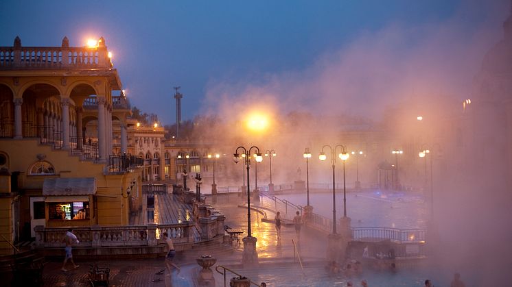 DEST_HUNGARY_BUDAPEST_THERMAL_BATH_GettyImages-518253305_Universal_Within usage period_93002.jpg