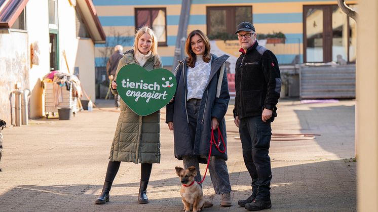 Theresa Spenrath, Jana Ina Zarrella mit Cici und Romano Köllisch. Foto: Fressnapf