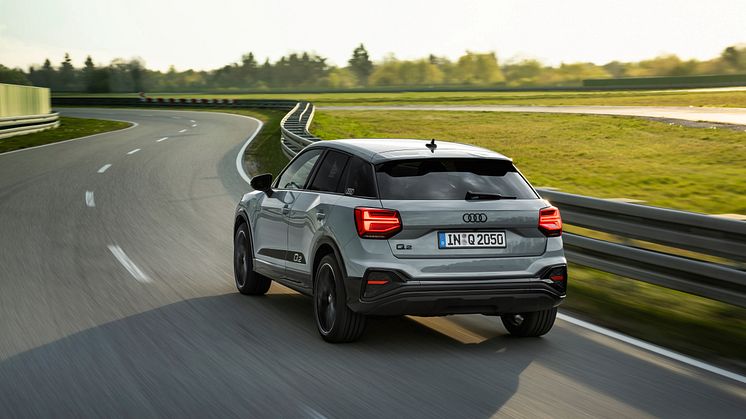 Audi Q2 (Pilegrå)