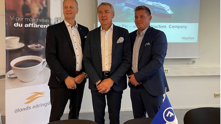 Från vänster: Marco Palmu, direktör för passagerartrafiken vid Finnlines, Tom Pippingsköld, Finnlines VD,  och Thomas Doepel, Finnlines vice-VD, besökte Mariehamn tisdagen den 31 oktober.
