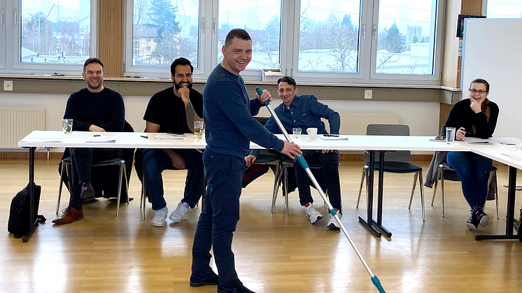Bei den praktischen Übungen kommt auch der Spaß nicht zu kurz. (Quelle: LIEBLANG Gruppe)