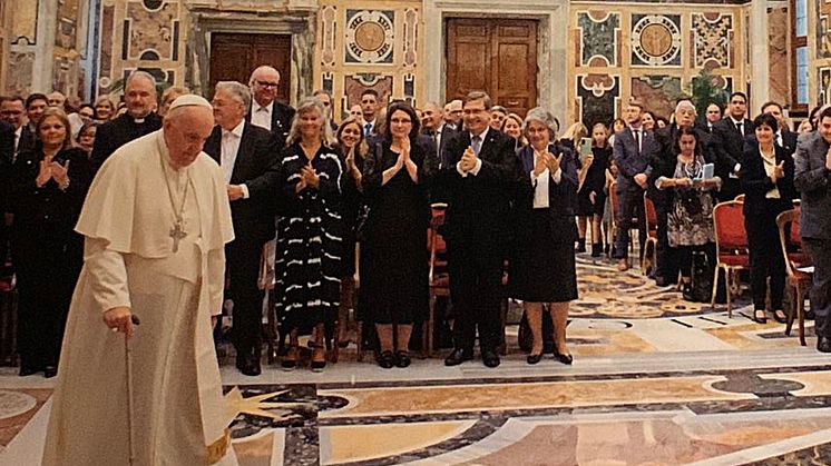 Christin och Dan Olofsson träffar Påve Franciskus