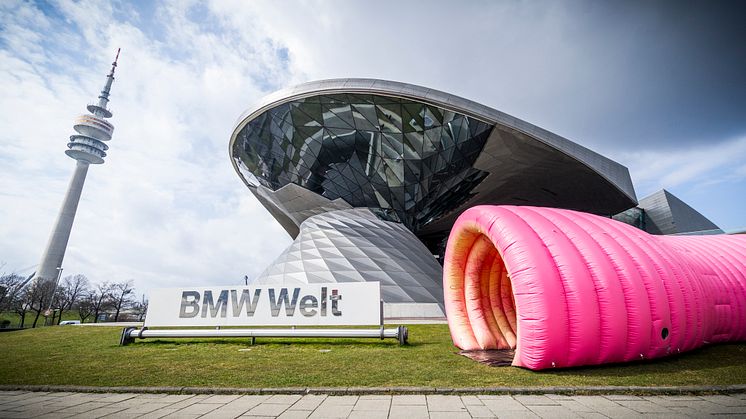 Das Darmmodell der Felix Burda Stiftung empfängt Besucher am 24.-25.März 2017 an der BMW Welt, Eingang Nord