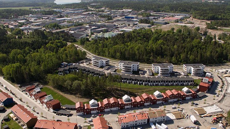 Gräset är nu lagt i det av Titania nyproducerade bostadsområdet Ullna