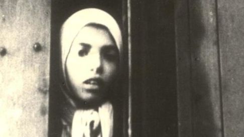 Svenska företrädare hedrar romer i Auschwitz