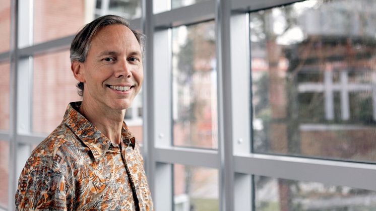 ”Ingen vet exakt hur ännu, men människor och datorer kommer definitivt att jobba smartare tillsammans i framtiden", säger Thomas Pederson, ny professor i Informatik vid Högskolan Väst. 