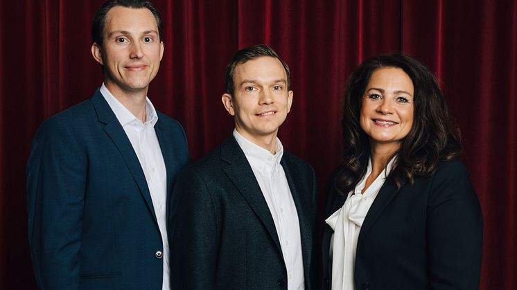 Skapamers två grundare Carl Fenson och Elias Holmer samt Bodil Ericsson Torp, vd på Aller Media. Foto: Stellan Stephenson.
