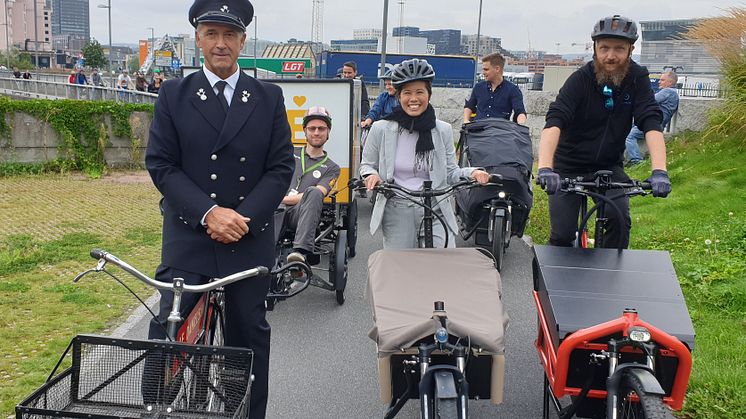 Carlos Jacobsen, Lan Marie Nguyen Berg og Cato Børresen ledet lastesykkelparaden i Oslo lørdag. Rett bak i paraden kom elvaresyklene fra Elskede by.