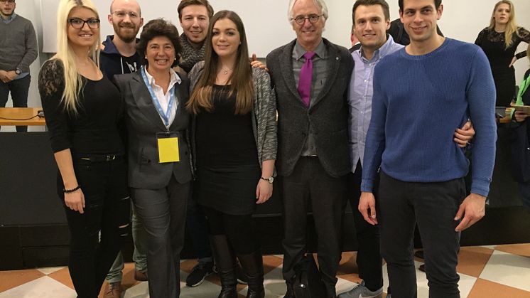 (v. li) Linda Löffler, Konstantin Kropp, Prof. Dr. Dolores Sanchez Bengoa, Wilhelm Keller, Nicole Ernst, Prof. Dr. Hans-Rüdiger Kaufmann, Julian Hochscheid, Christian Rueckold.