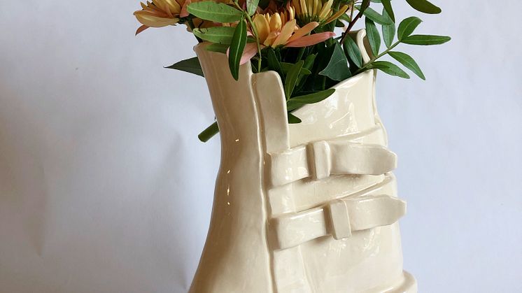 Bathroom scribbles party shoe -Lina Tivemark