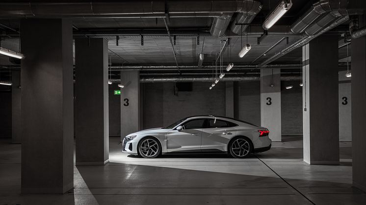 Audi e-tron GT (Suzukagrå)