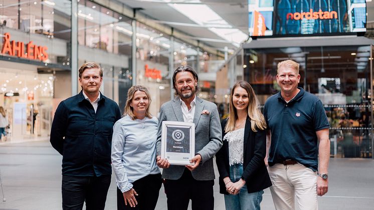 Jesper Berglund, Helena Lindqvist, Patrik Ripadal och Sanna Dahl från Nordstan, Erik Engstrand från Safe Asset Group