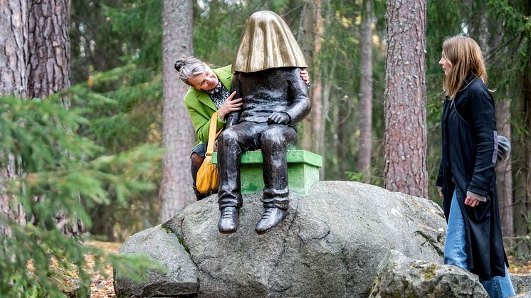 Man with drapery, Fredrik Raddum