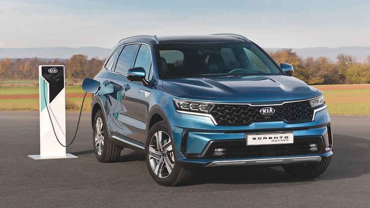 Ved bykørsel kører den nye KIA Sorento Plug-in Hybrid helt op til 70 km på strøm