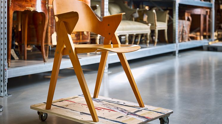 NK formpressad stol design Elias Svedberg