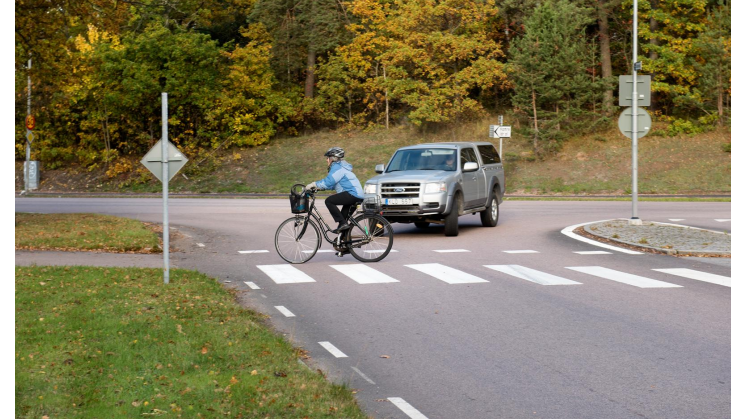 Varför skiljer sig cykelhjälmsanvändningen åt mellan olika städer?