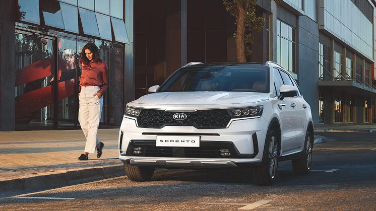 Platformens nye struktur og layout giver plads til den kraftfulde nye turbo-hybrid drivlinje - den første elektrificering af Sorento.