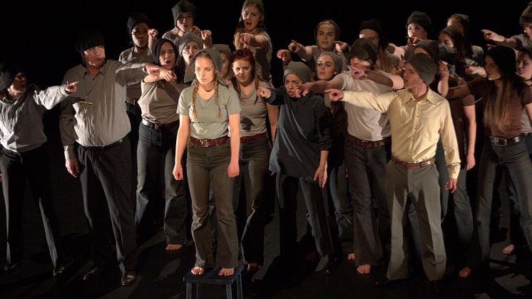 I skuggan av Falubränderna - Teater- och danselever från Lugnetgymnasiet, Caroline Rendahl, Susanne Hellsteröm, Mattias Åhlén, Magnus Samuelsson