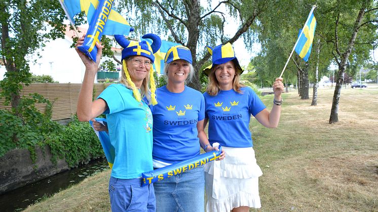 Heja fram Sverige på storbildskärm på Kungsbacka torg