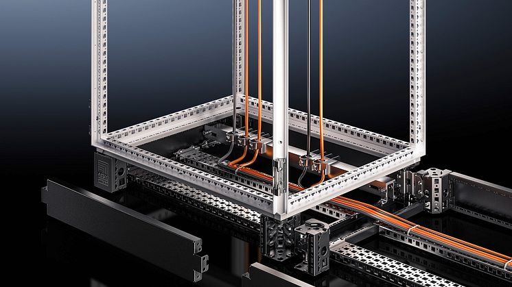 Med ett nytt sockelsystem för kapslingar och IT-rack, kan Rittal nu erbjuda en oöverträffad mängd funktioner och alternativ.