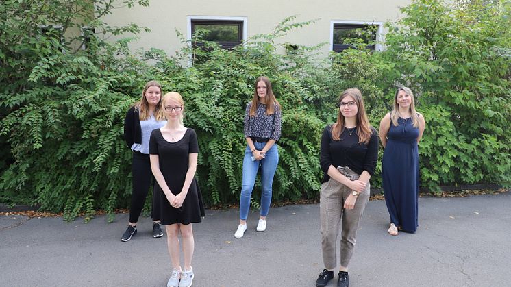 freuen sich auf den Start ihrer Ausbildung: (von links) Luise Brassel (Homberg), Charlotte Kindl (Frielendorf), Melissa Jaworski (Neustadt), Sophie Becker (Neukirchen) und Olga Gross (Schwalmstadt).