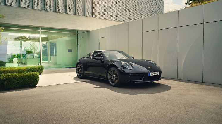 02_50Y_Porsche_Design.jpg