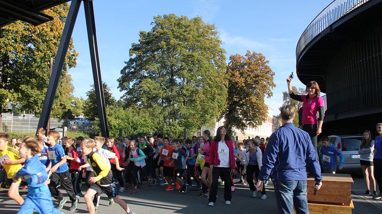 Sponsorenlauf in Oschatz: Thomas-Mann-Gymnasium läuft für Bärenherz