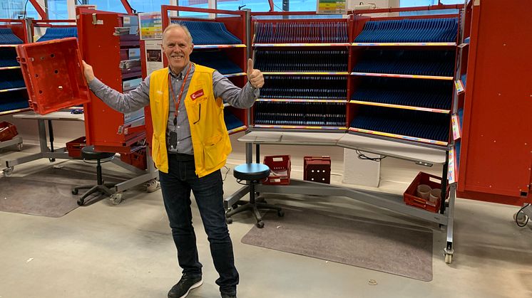 Nå kan julen komme - vi har gjort jobben, hilser Terje Bjørnerås ved logistikksenteret i Trondheim  til hele Norge.