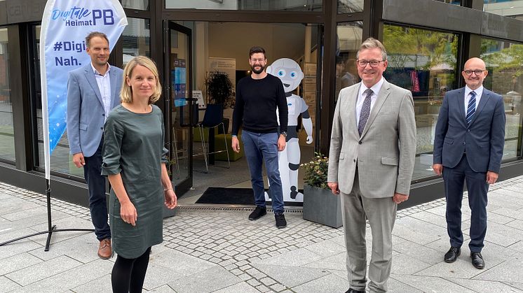 (v. l.) Thomas Jürgenschellert, Leiter Stadtplanungsamt, Christiane Boschin-Heinz, Leiterin Stabsstelle Digitalisierung und ihr Stellvertreter Philipp Ohms, Bürgermeister Michael Dreier und Andreas Speith, Geschäftsführer WWN. 