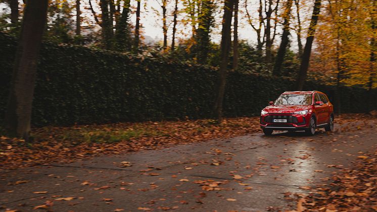 MG ZS HEV+nature driving.jpg