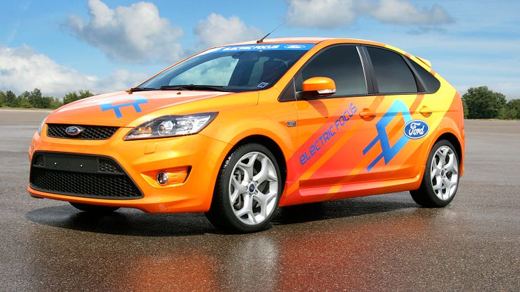 JAY LENO FÅR SÄLLSKAP AV UNIK BATTERIDRIVEN FORD FOCUS ST I SIN NYA TV-SHOW