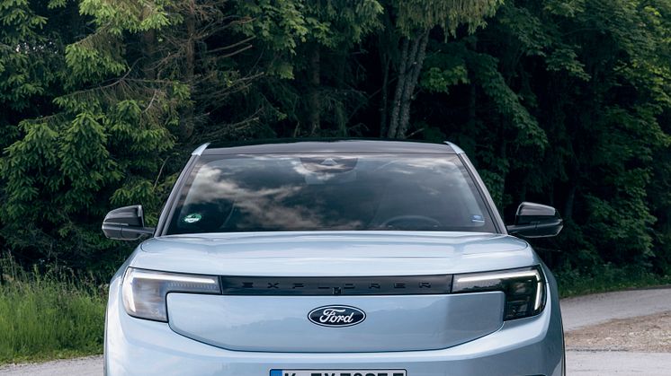 FORD EXPLORER ARCTIC BLUE 2024 (12).jpg