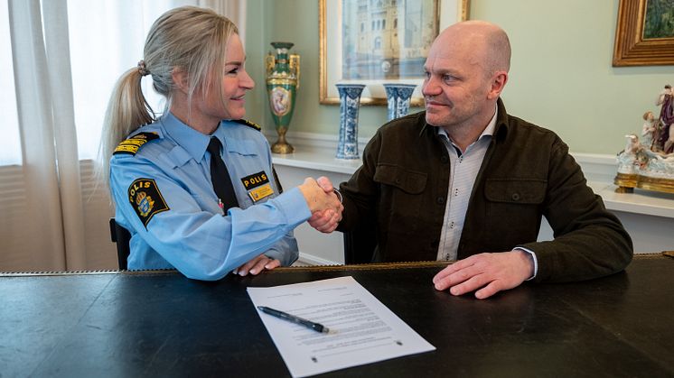 Ulrika Olsson och Anders Almgren har undertecknat Polisens och Lunds kommuns samverkansöverenskommelse för åren 2024-2027.