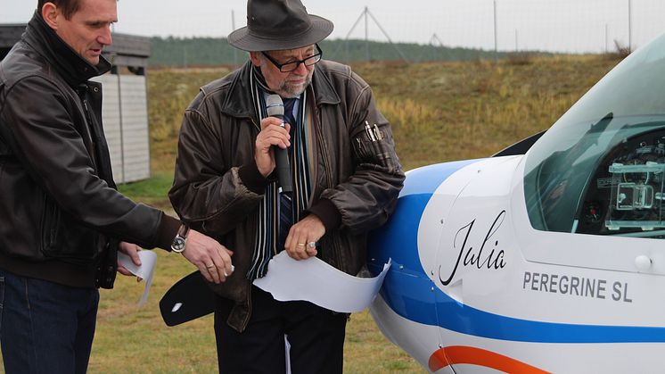 Erstes Forschungs- und Schulungsflugzeug auf dem Flugplatz Schönhagen an die Technische Hochschule Wildau übergeben