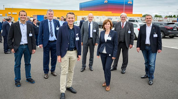 v. l. n. r.: Eike-Niklas Jung, Holger Schreiber, Christoph Werner, Roger Lewandowski, Katrin Stiemer, Prof. Dr.-Ing. Jörg Steinbach und Christian Bodi.