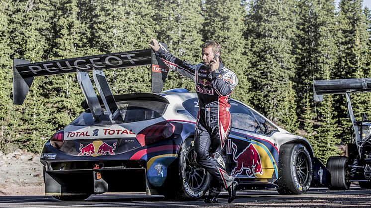 Sébastien Loeb kör Peugeot 208 T16