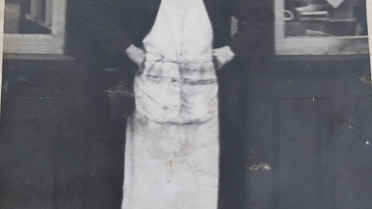 Douglas David Johnson, Eileen's father, outside the workshop in 1939.jpg