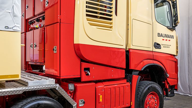 Paul Group baut Mercedes-Benz Schwerlast-Lkw um