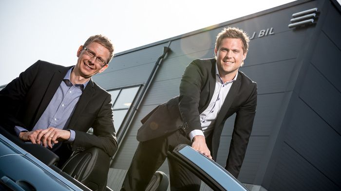 Tf Platschef Kenneth Holmgren till vänster och J BIL's VD John Marnell